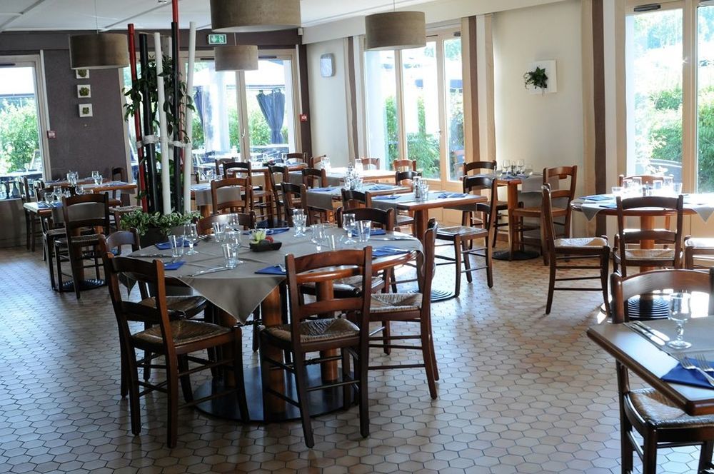Kyriad Bellegarde - Genève Chatillon-en-Michaille Restaurant foto